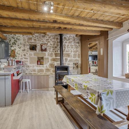Maison de 2 chambres avec jardin clos et wifi a Valprivas Extérieur photo