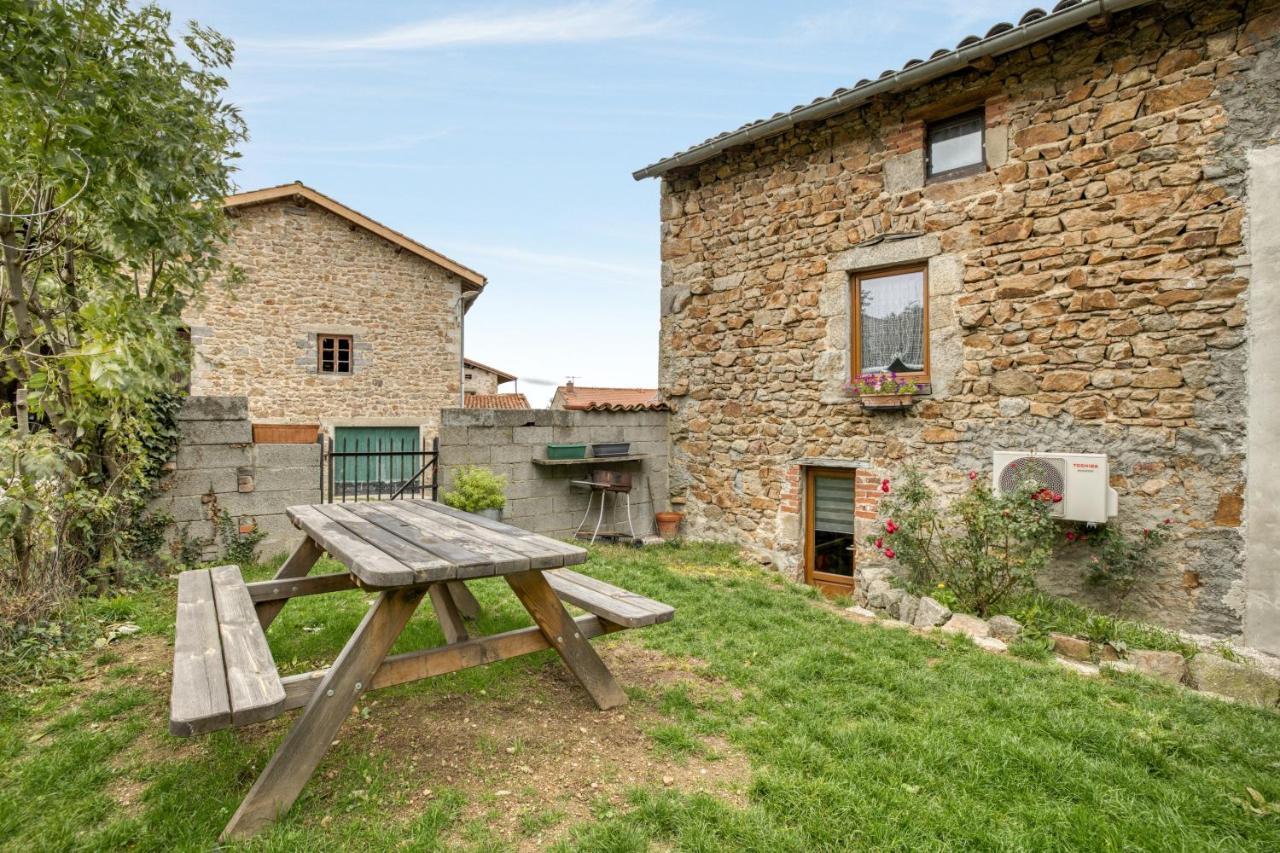 Maison de 2 chambres avec jardin clos et wifi a Valprivas Extérieur photo